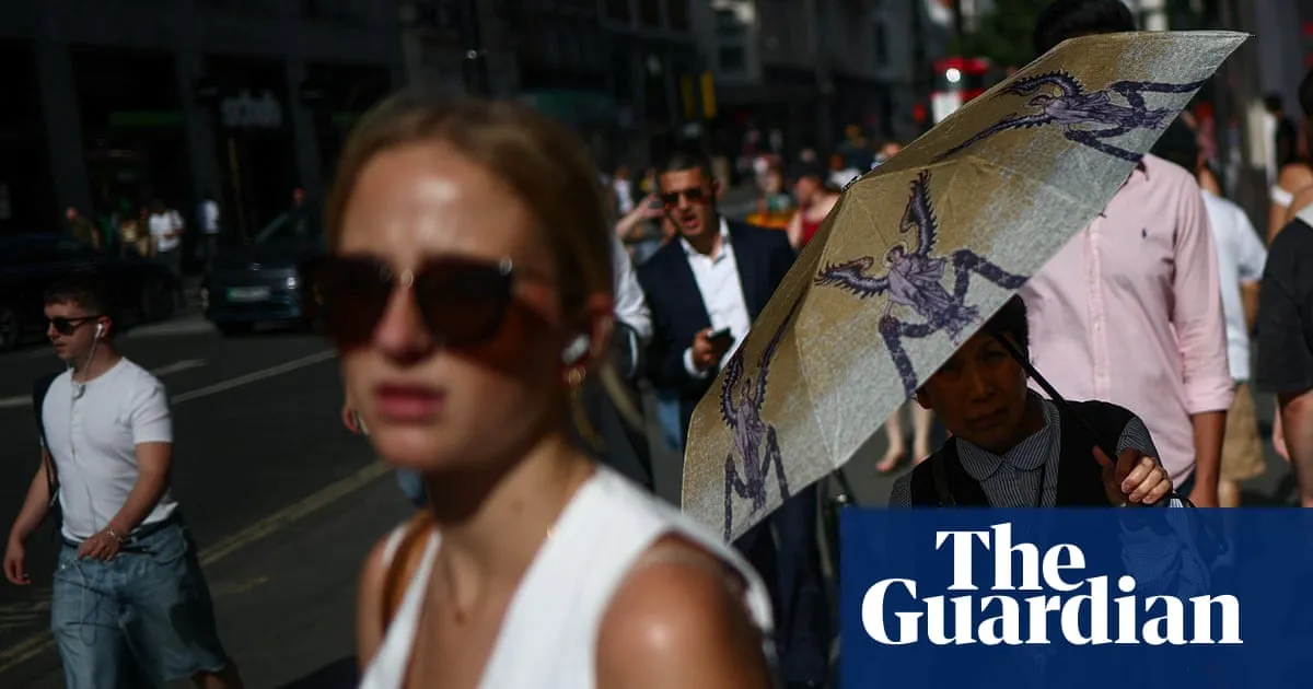 July’s heatwaves kept UK shoppers away from high street