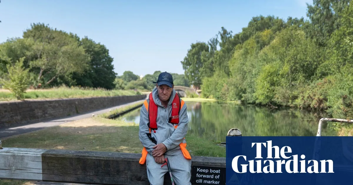 Meet the offenders cleaning canals in the West Midlands as an alternative to prison