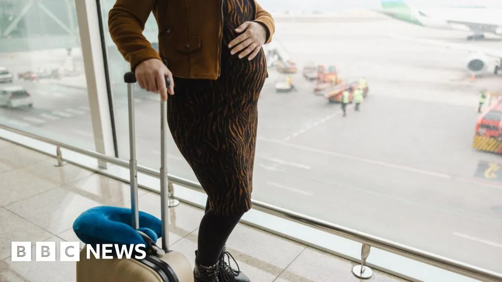 What is birthright citizenship and how common is birth tourism in the US?