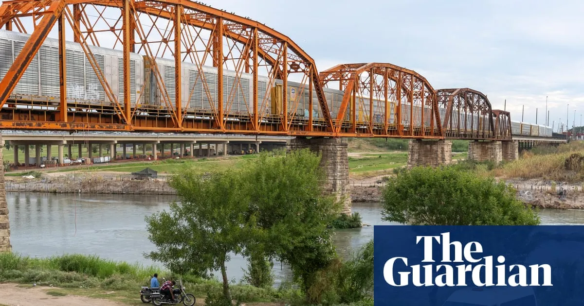 US police officer accused of killing three people in Mexico arrested at border