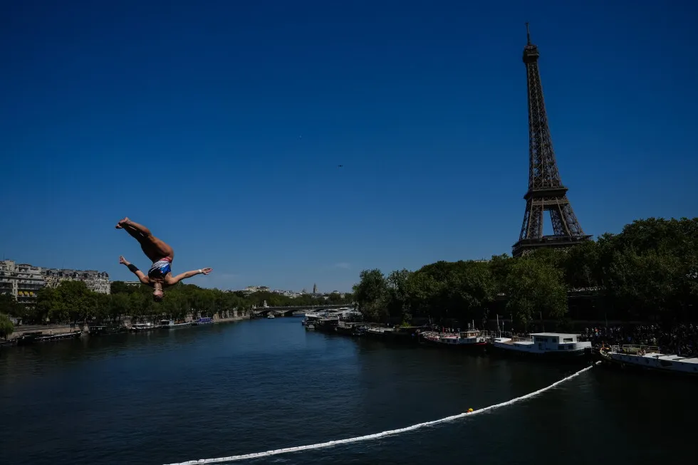 High divers take the plunge in the Seine in a new test of Paris’ reclaimed river