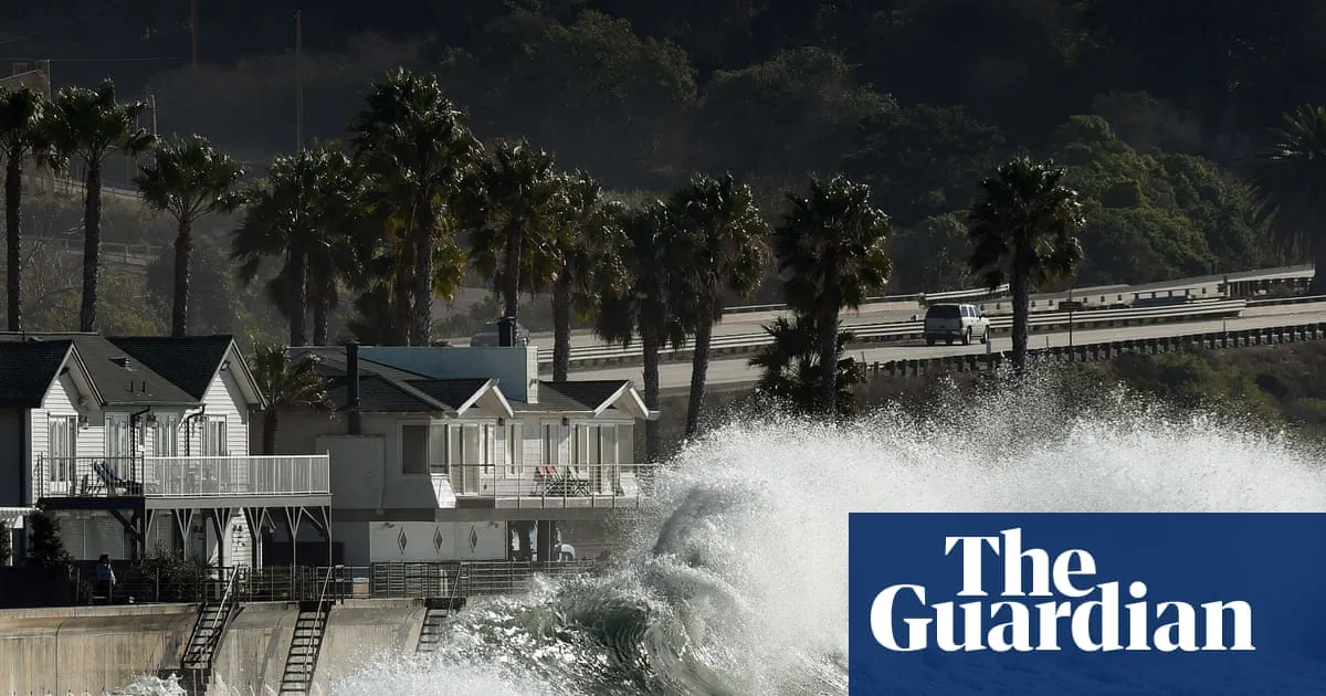 ‘Super El Niño’ could bring wet winter and flooding to western US, climate scientists warn