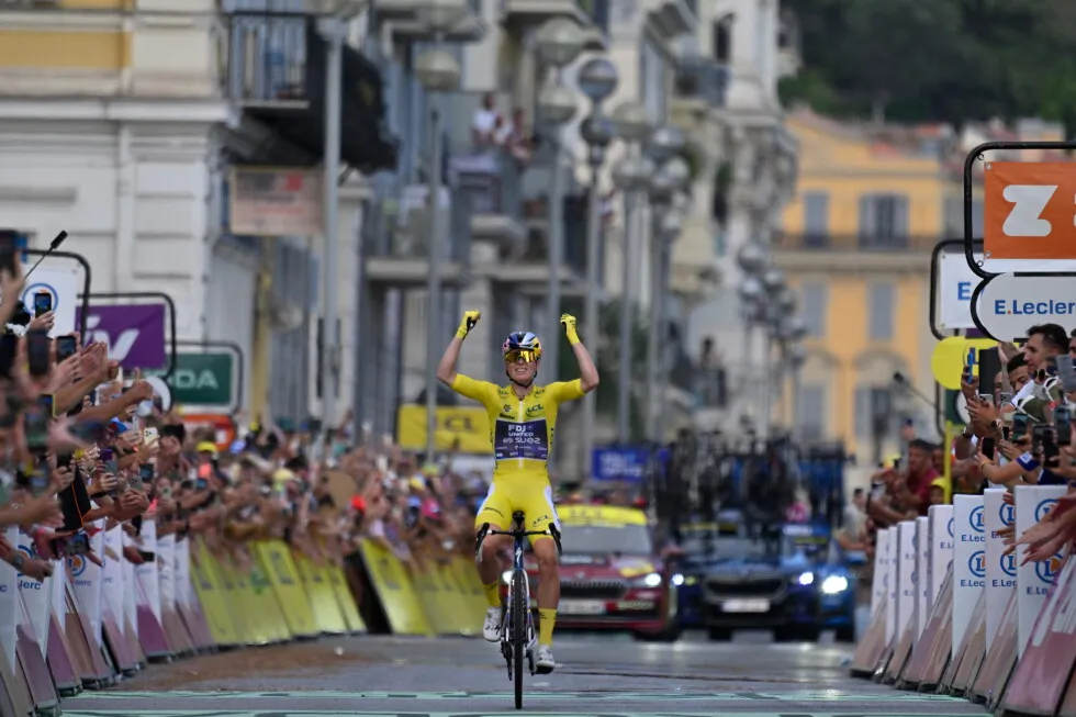 Demi Vollering wins the Women’s Tour de France for the second time