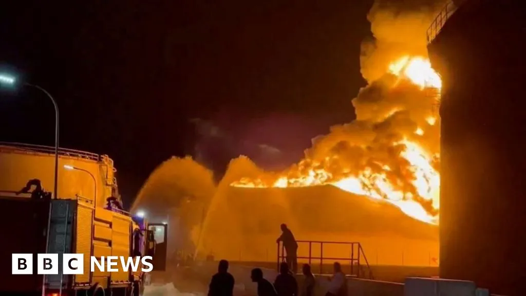 Libyan authorities battle big blaze at major oil refinery