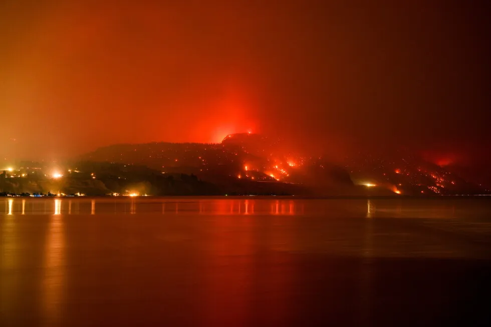 Mexican reinforcements arrive for wildfire fight in western Canada after 20,000 flee