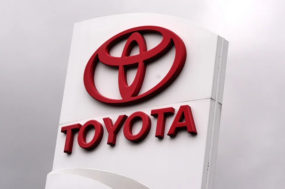 Toyota recalls 655K Camrys over display error that may deactivate turn signals and other indicators