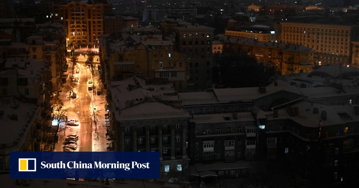 Russian air attack kills 1, injures 15 in Ukraine while negotiators discuss ending war