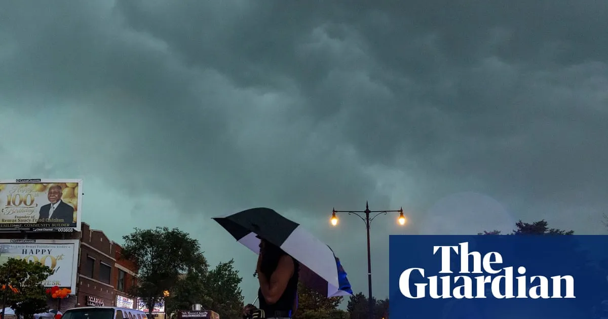Powerful storms in US midwest leave three dead and 800,000 without power