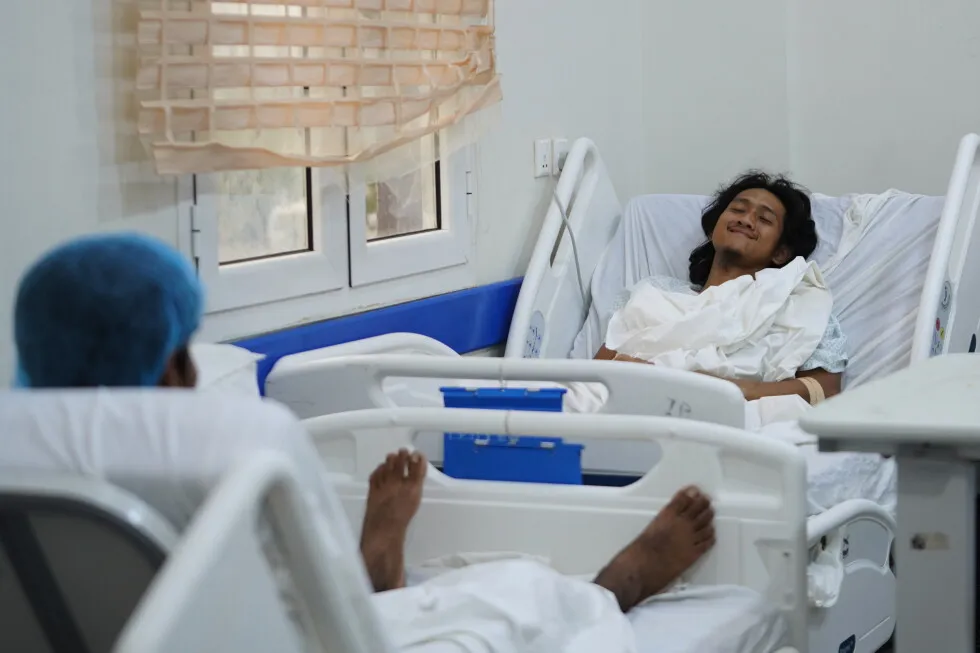 Crew of Yemeni vessel recount their chaotic rescue after Houthis’ deadly attack