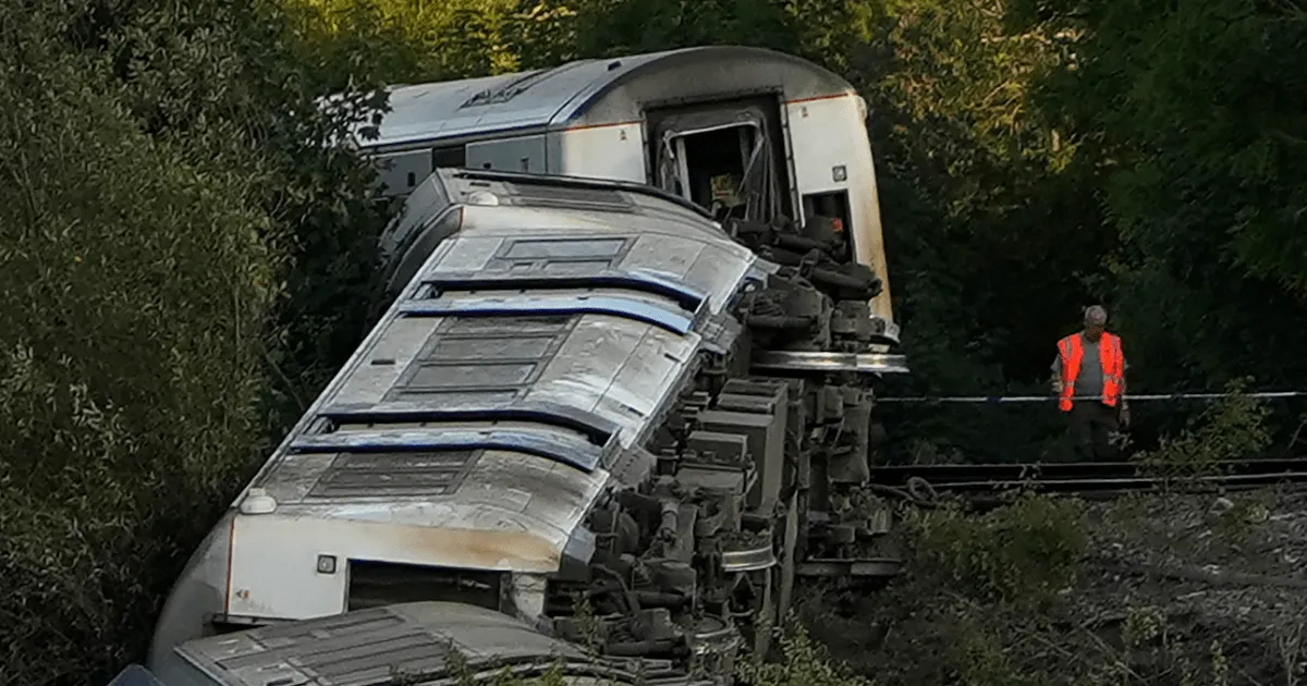 Passenger train derails, injuring several in southern England