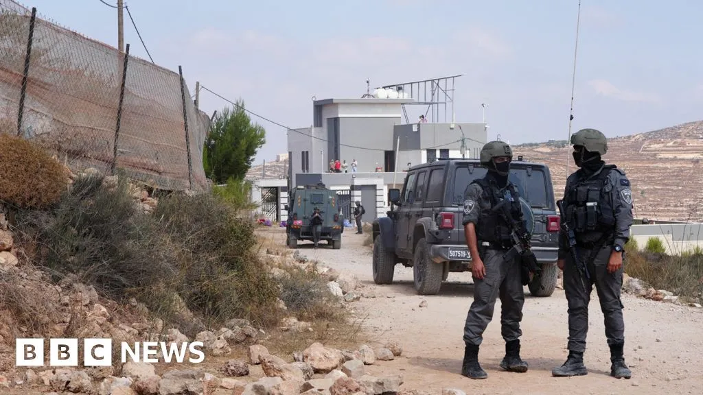 Activists try to deliver aid to Palestinians in homes besieged by Israeli settlers