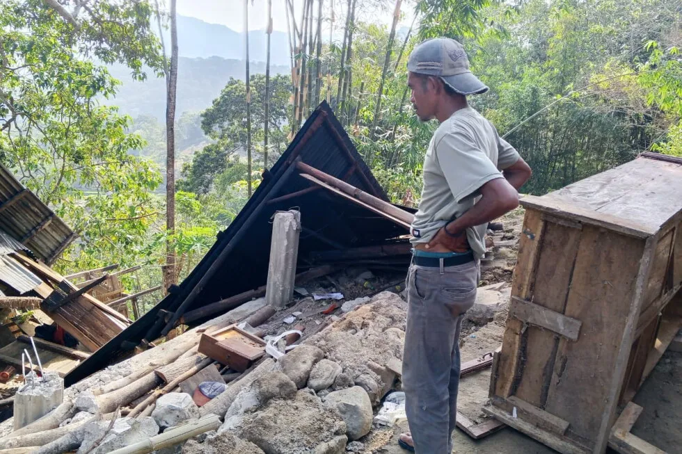 Magnitude 7.7 earthquake strikes off coast of Indonesia and tsunami warning issued