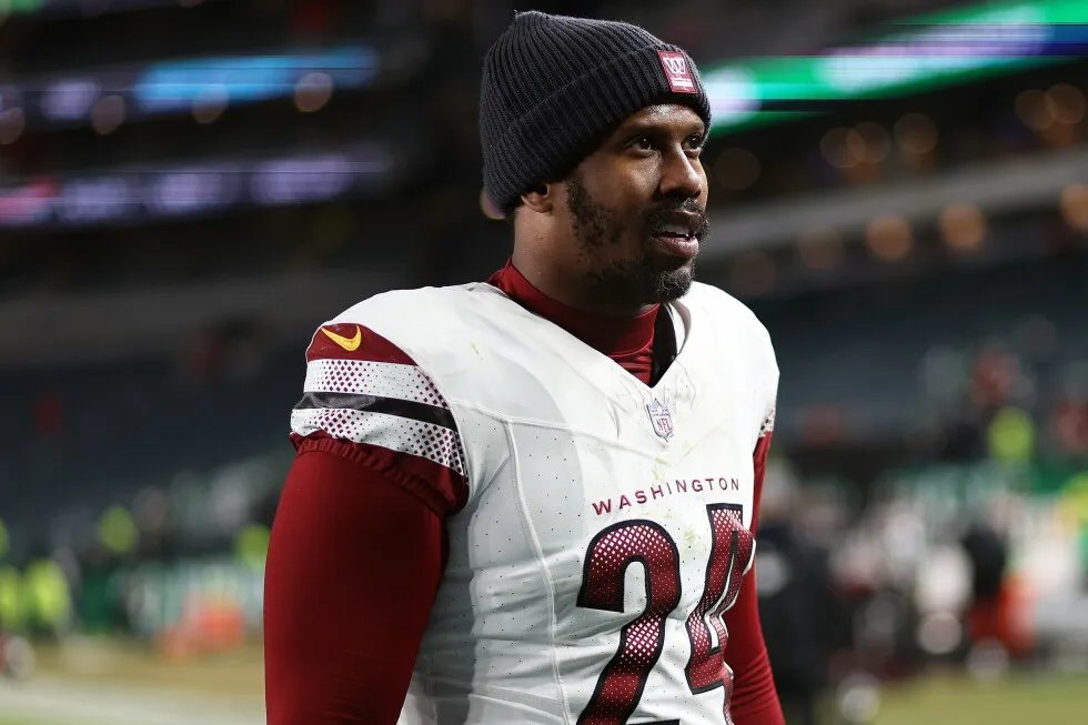 Von Miller is set to join his hometown Dallas Cowboys after agreeing to 1-year deal