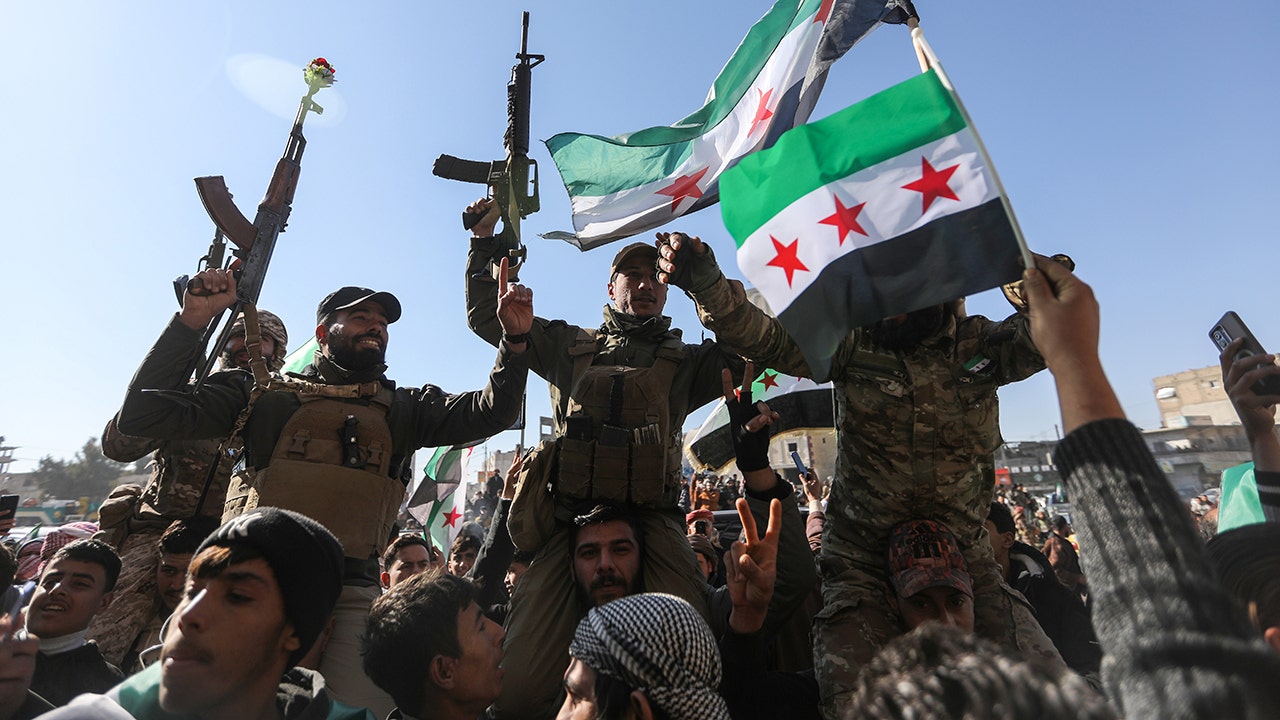Lindsey Graham says 'strong consensus' to protect Kurds as Syrian forces advance on territory