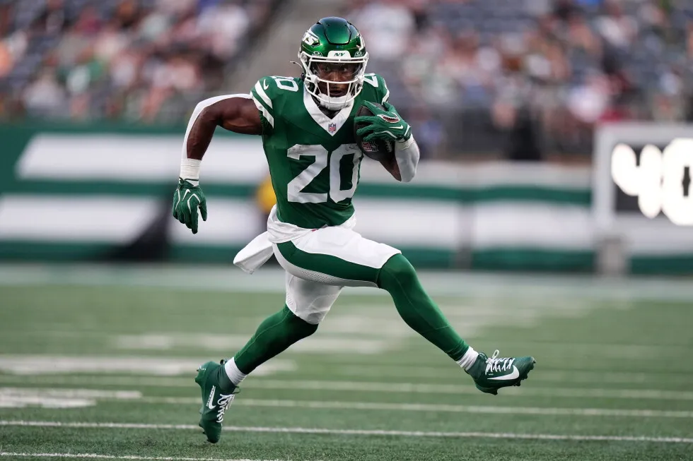 Jets running back Breece Hall strains groin at practice. Tests planned, but Aaron Glenn optimistic