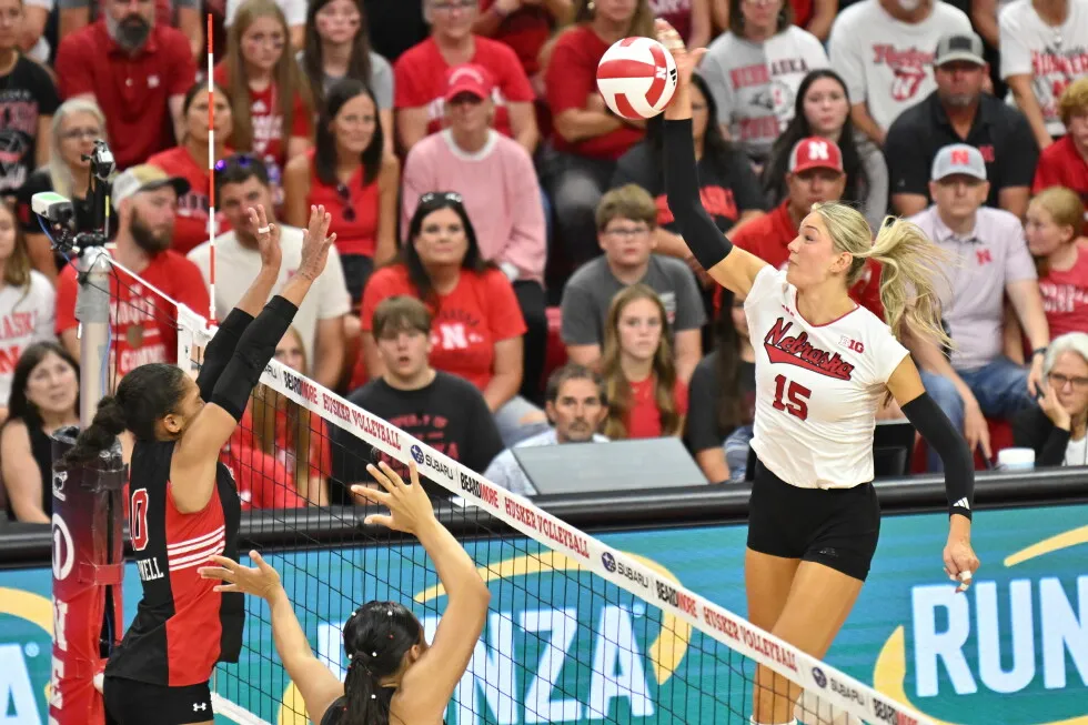 Fox Sports will broadcast 35 women’s volleyball matches, including 8 on Fox