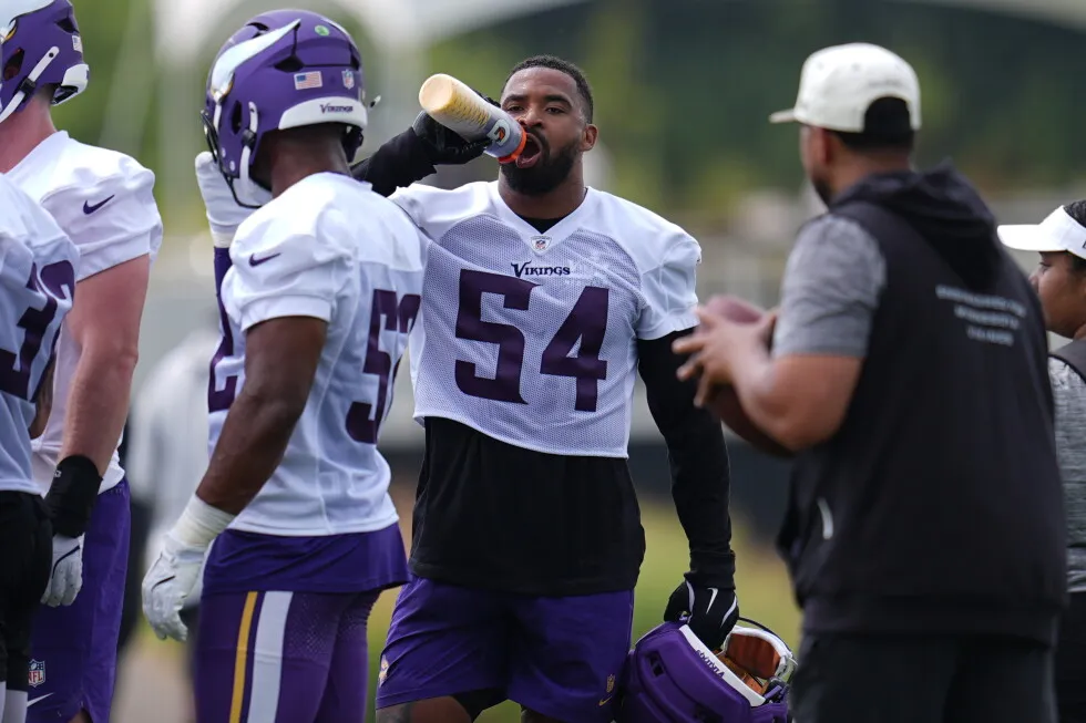 Vikings place veteran Jamal Adams on injured reserve, sign CB Bryce Phillips