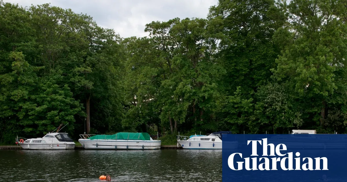 Swimmers warned of toxic algae at newly designated Thames bathing site