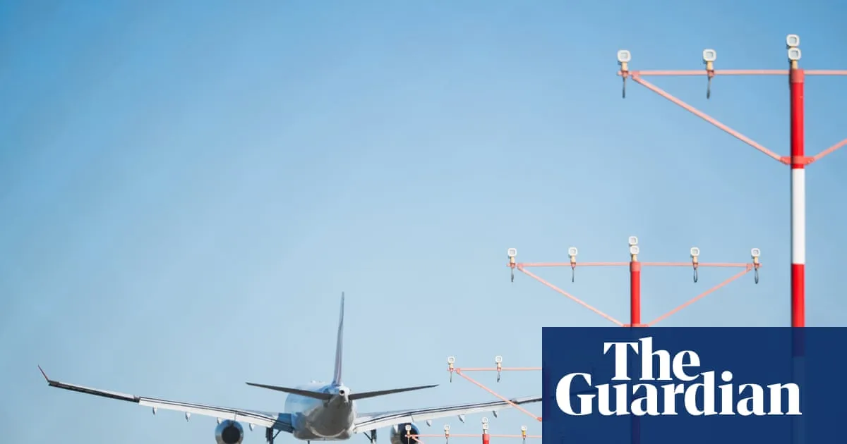 Sydney air traffic controllers have ‘grave concerns’ about collision risk after airspace redesign
