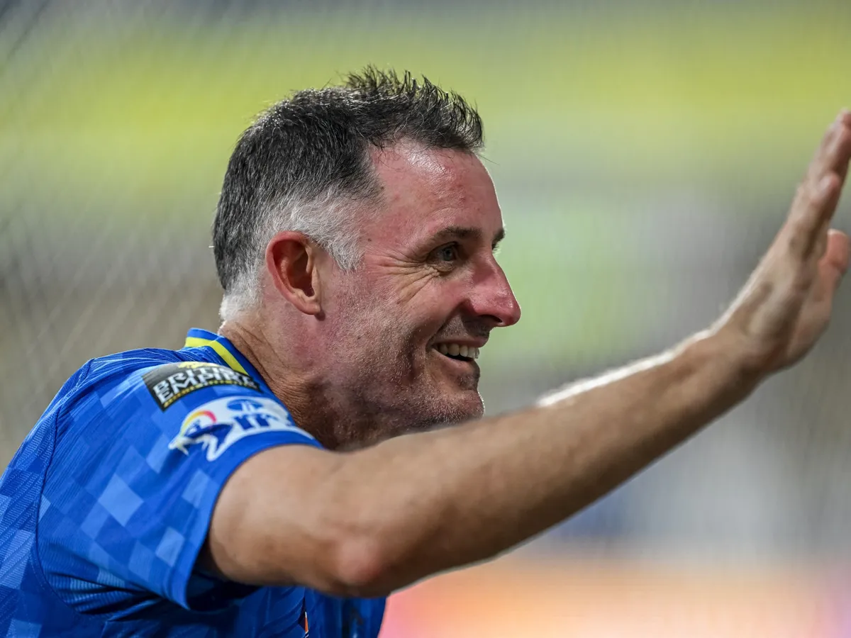 Australian Hussey open to Ashes Test role as England make approach