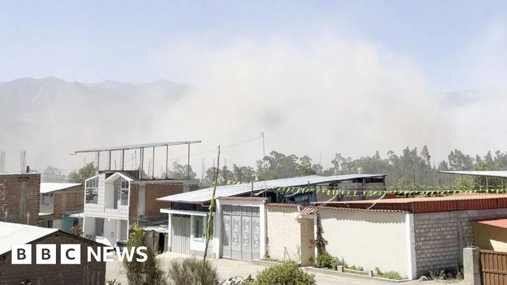 Peru earthquake damages buildings and causes power cuts