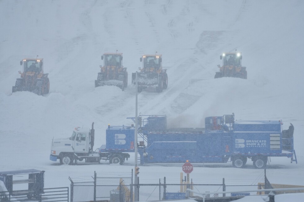 More than 10,000 flights canceled as massive winter storm sweeps across US