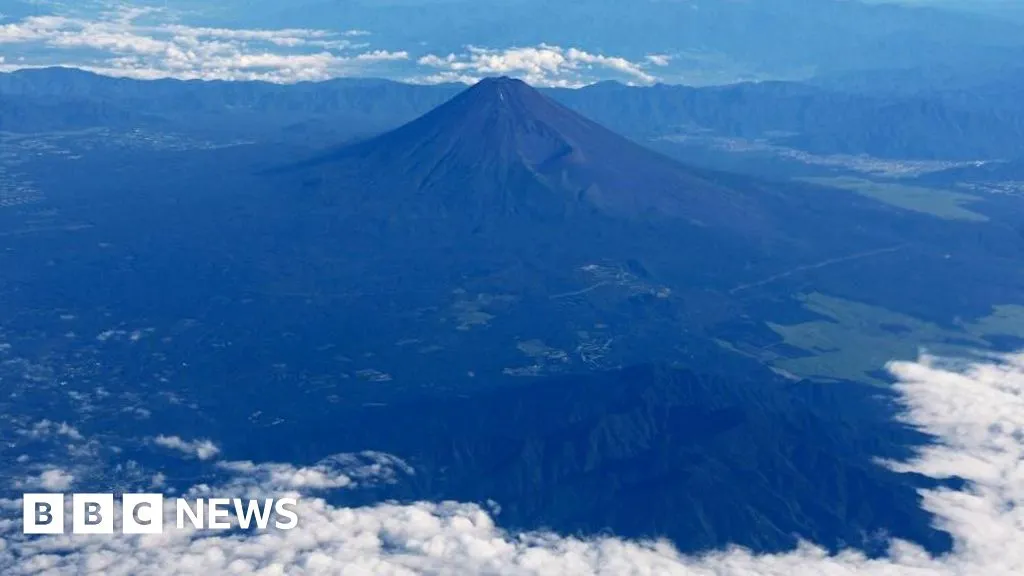Father leaves 7-year-old son alone on Mount Fuji to continue hike, reports say