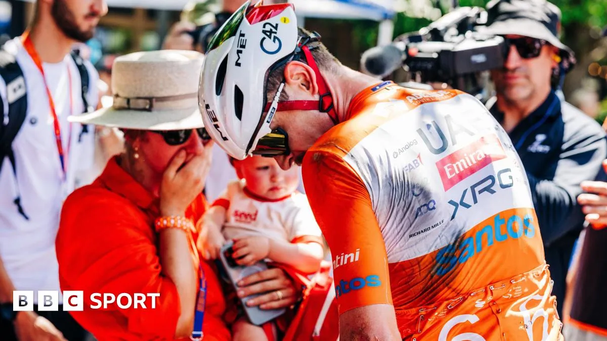 Cyclist wins Australia race despite being knocked off by Kangaroo