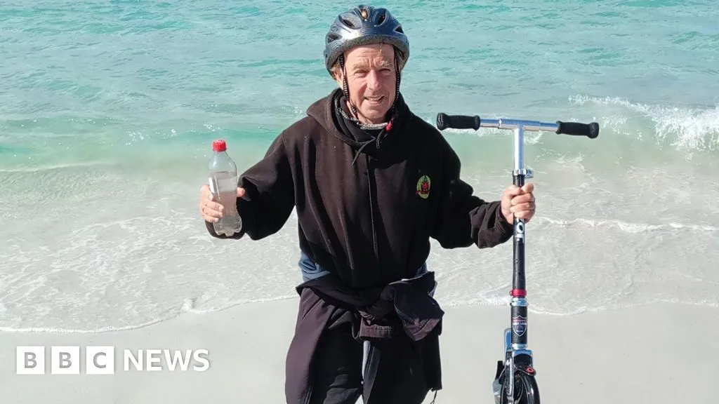 Man completes 2,800 mile scoot across Australia