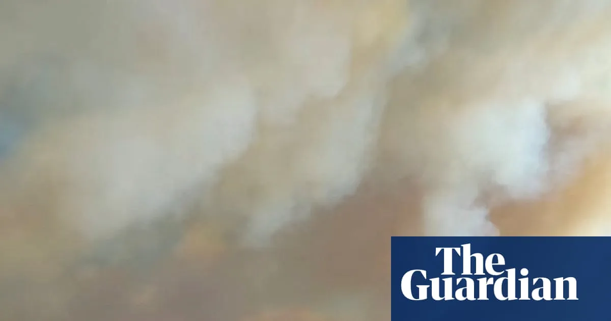 Fast-moving wildfire in Reno, Nevada, forces thousands to evacuate homes