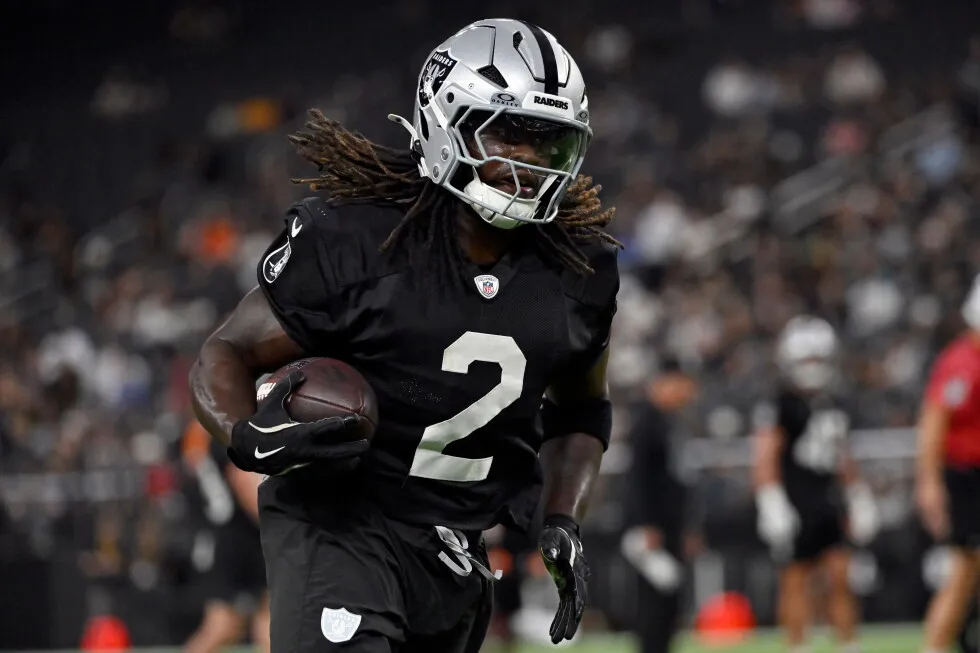 Las Vegas Raiders’ Ashton Jeanty suffers apparent injury during practice