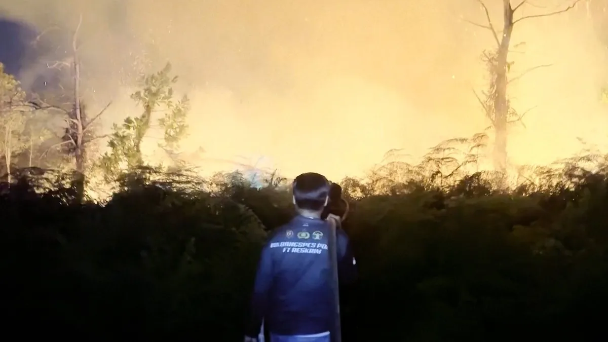 ‘We can’t breathe’: Indonesians battle wildfire haze
