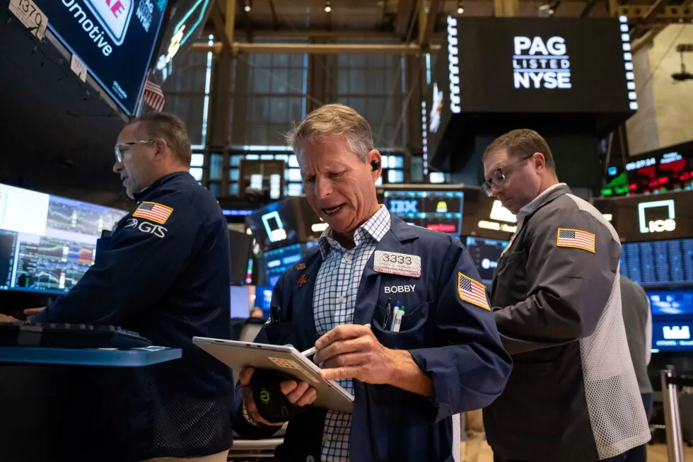 Asian shares mostly rise as oil prices fall and hope grows for AI