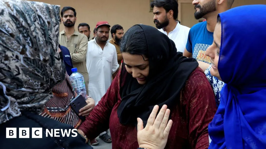 At least 14 babies die in Pakistan hospital fire 