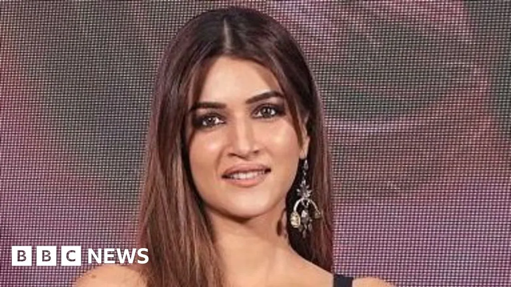 Indian jewellery ad pulled after backlash over actor's outfit