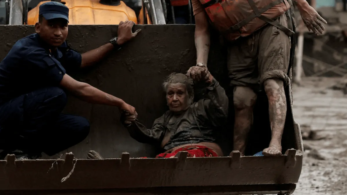 Rescuers search for hundreds missing in Nepal-Tibet flash floods