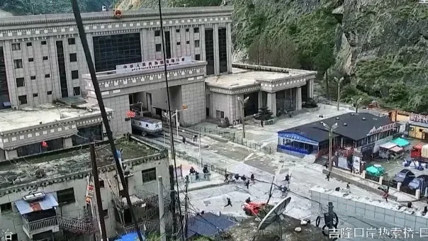 Terrifying video captures people fleeing incoming mudslide at Nepal-China border