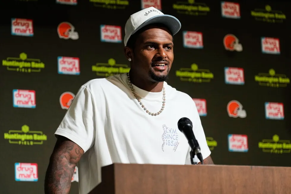 Jim Brown statue outside Browns’ stadium used to send Deshaun Watson message
