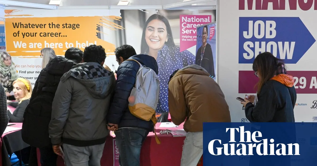 Youth unemployment in UK falls below 1 million