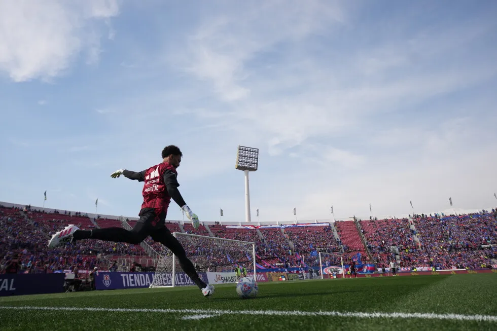 World Cup personality Vozinha makes his first Colo-Colo start in a Copa Chile match