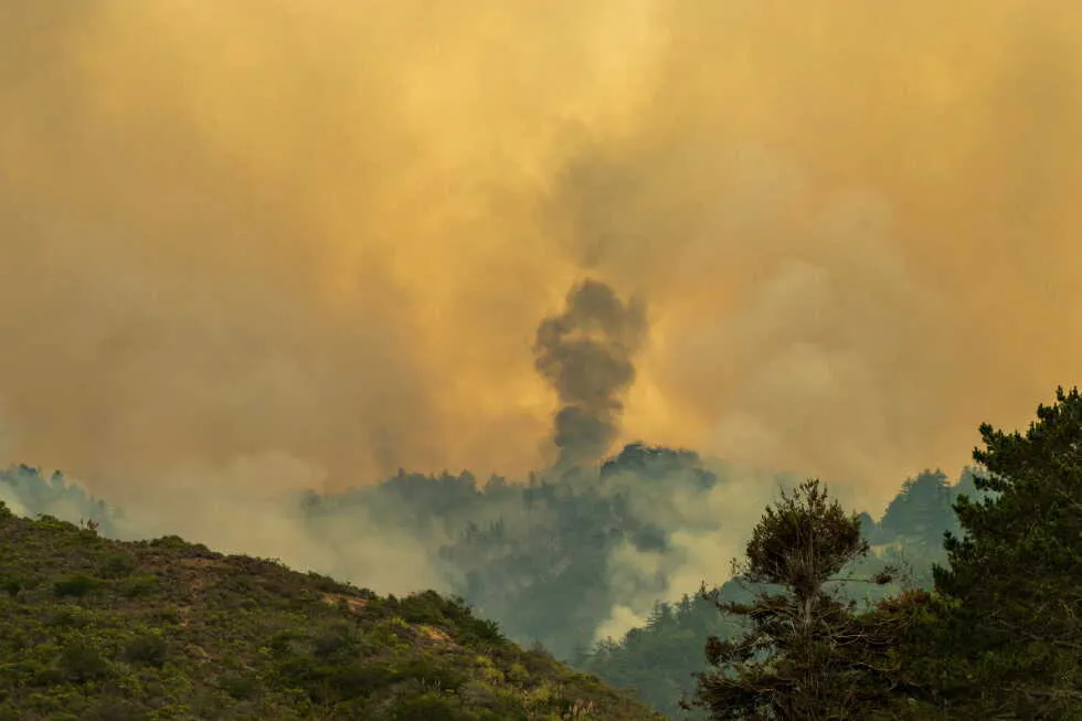 2 wildfires burn along California’s scenic Big Sur coast