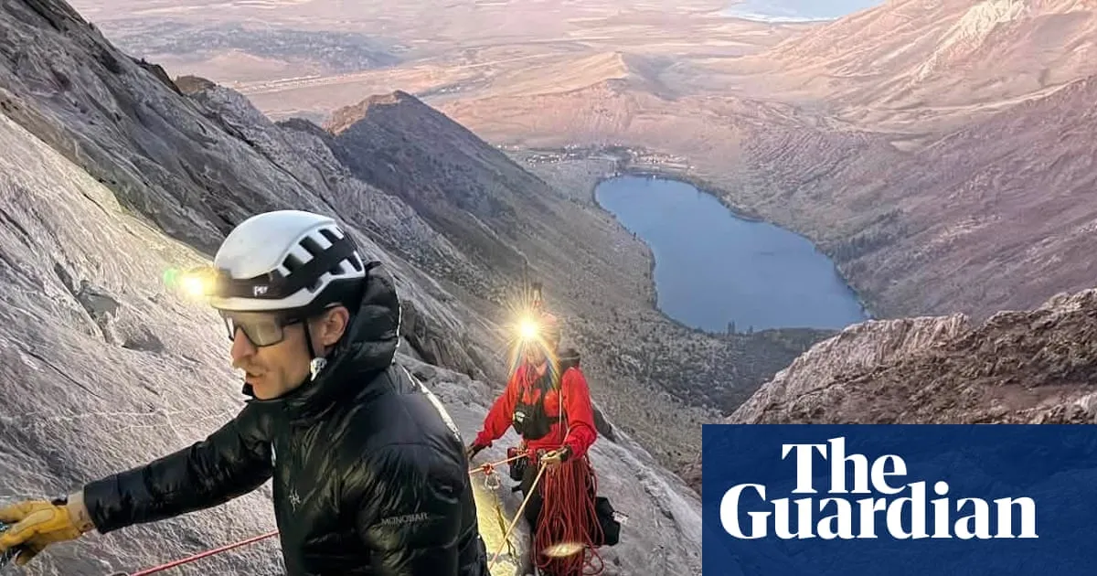 Volunteers rescue man stuck on 10,000-ft high ledge in Sierra Nevada range
