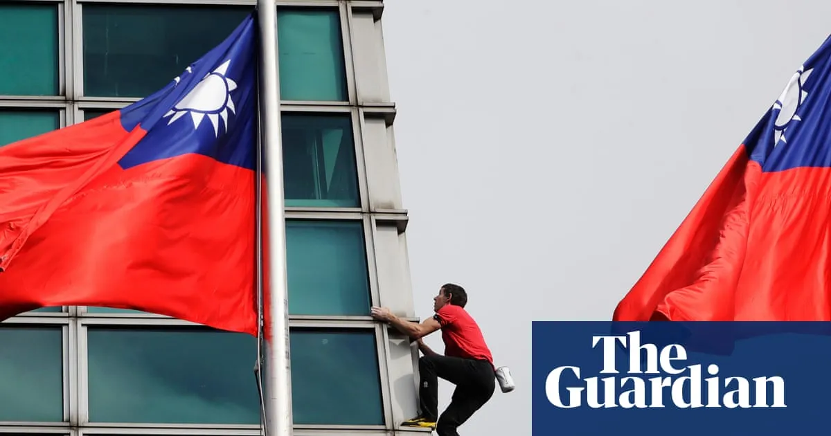 Alex Honnold free solos Taipei 101 skyscraper in live Netflix climb