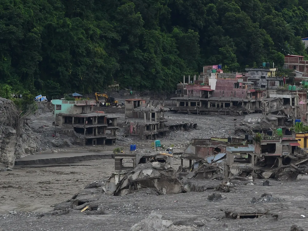 Death toll nears 800 after Himalayan glacier collapse