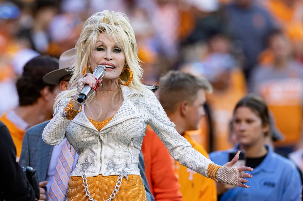 Tennessee Volunteers to honor late Dolly Parton with a helmet sticker this season