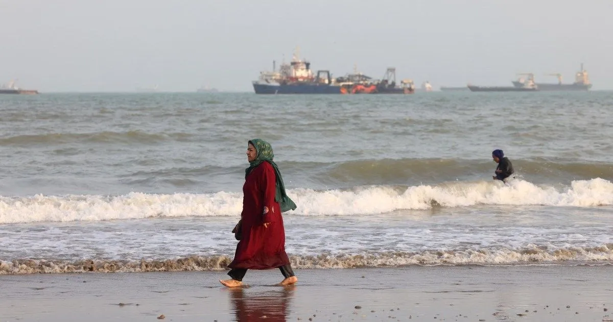 Oil prices climb as US, Iranian attacks stoke fears of escalation