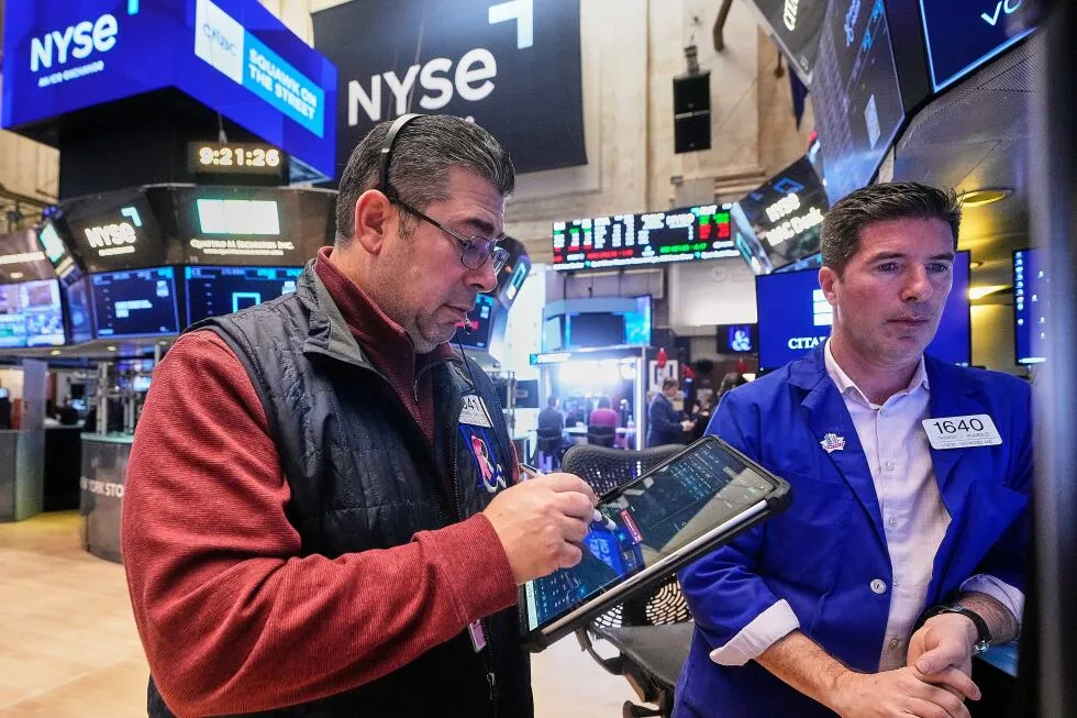 US stocks rise as gold hits another record and the dollar’s value sinks again