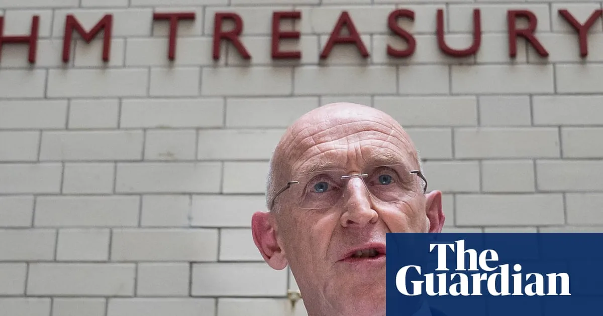 UK long-term borrowing costs hit 28-year high
