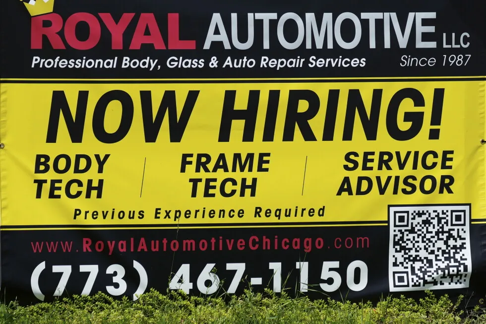 U.S. job openings rise slightly to 7.3 million as labor market remains sturdy despite higher costs
