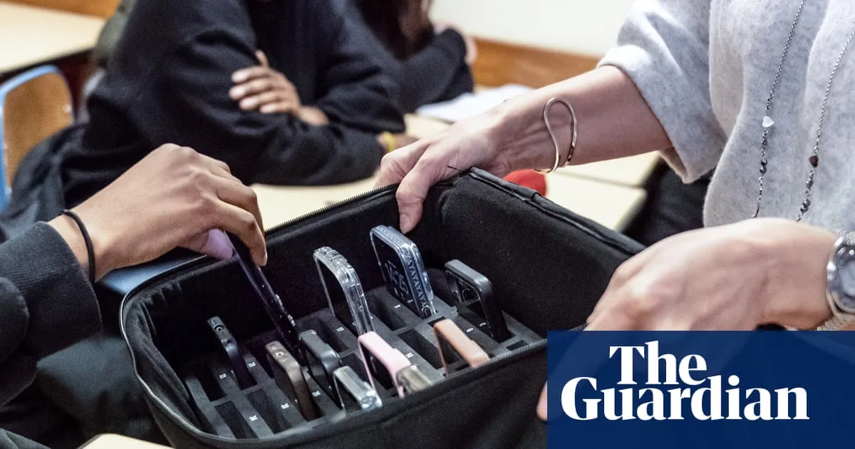 French lawmakers vote to ban social media use by under-15s